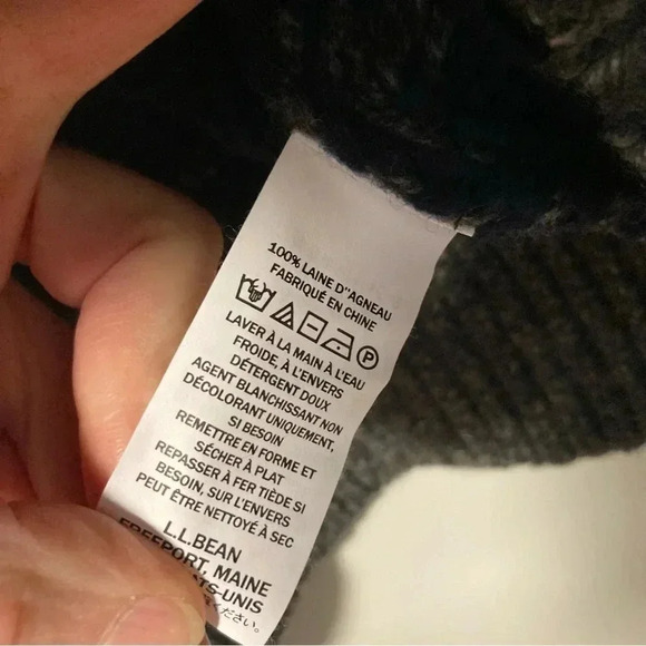 L.L. Bean 100% lambswool snowflakes blue grey  sweater - Picture 6 of 7